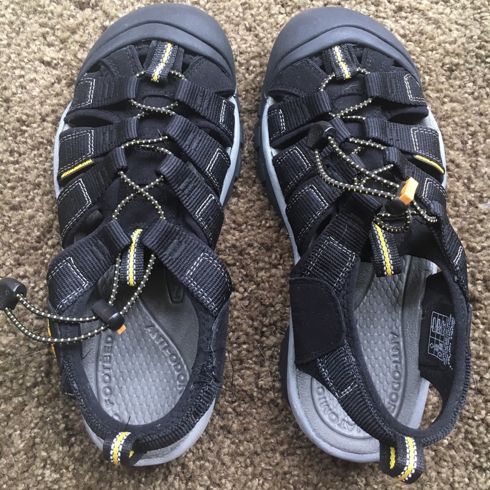 KEEN Sandals Mens 7 1/2 - New worn once